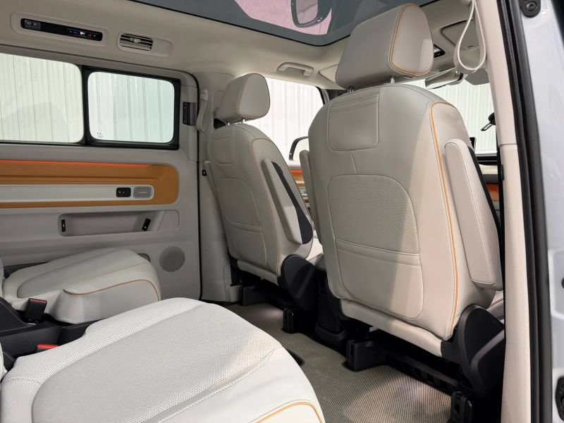 Used 2025 Volkswagen ID. Buzz 1st Edition AWD/4WD image 15