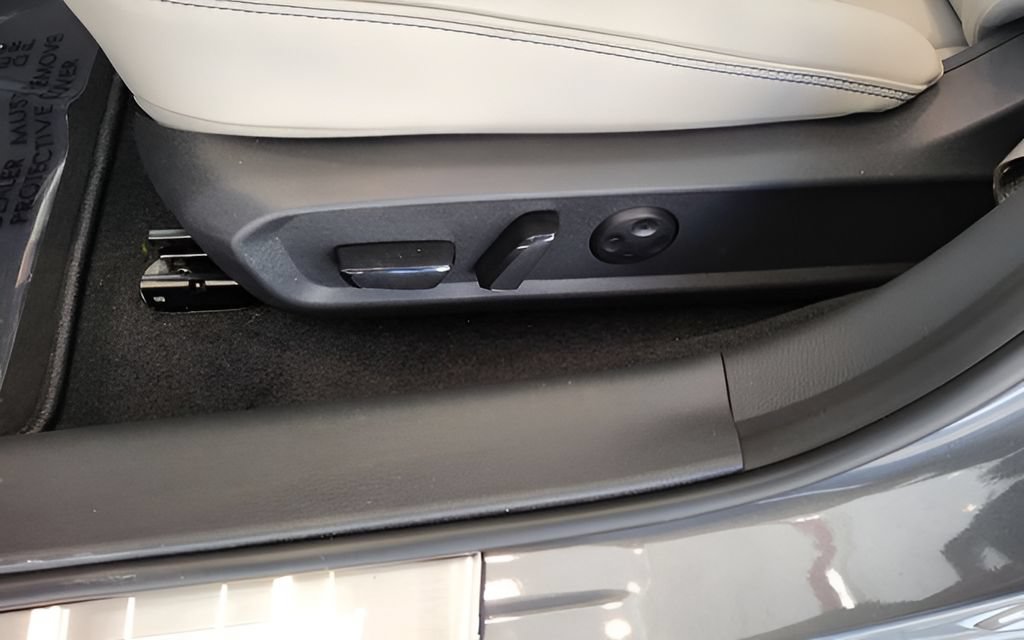 New 2026 Nissan Sentra SL w/ Floor Mat Package FWD image 21