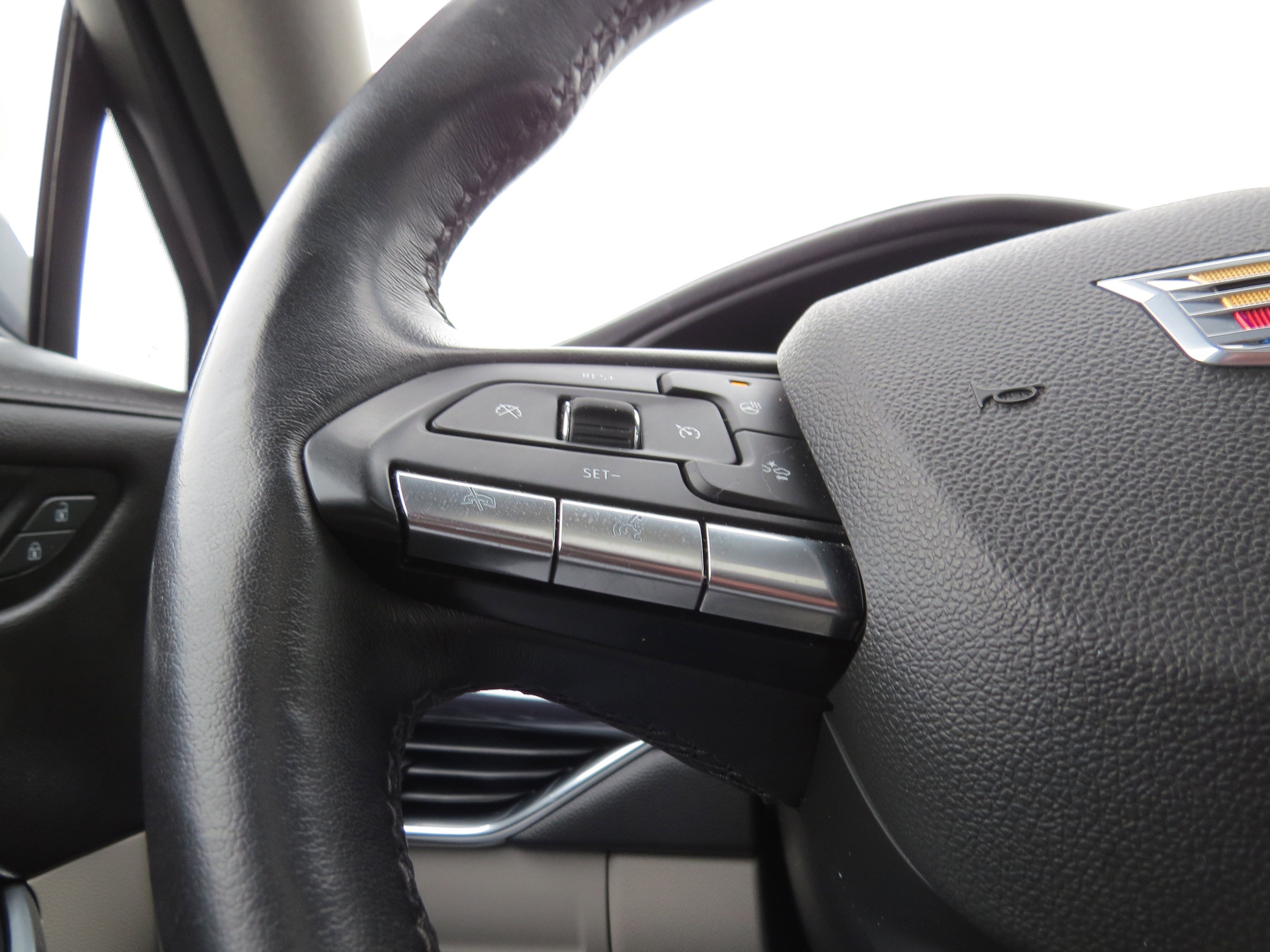 Certified 2023 Cadillac XT4 Luxury w/ Cold Weather Package image 24