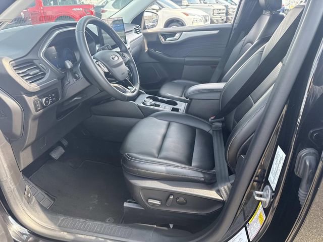 Used 2025 Ford Escape Platinum AWD/4WD image 24