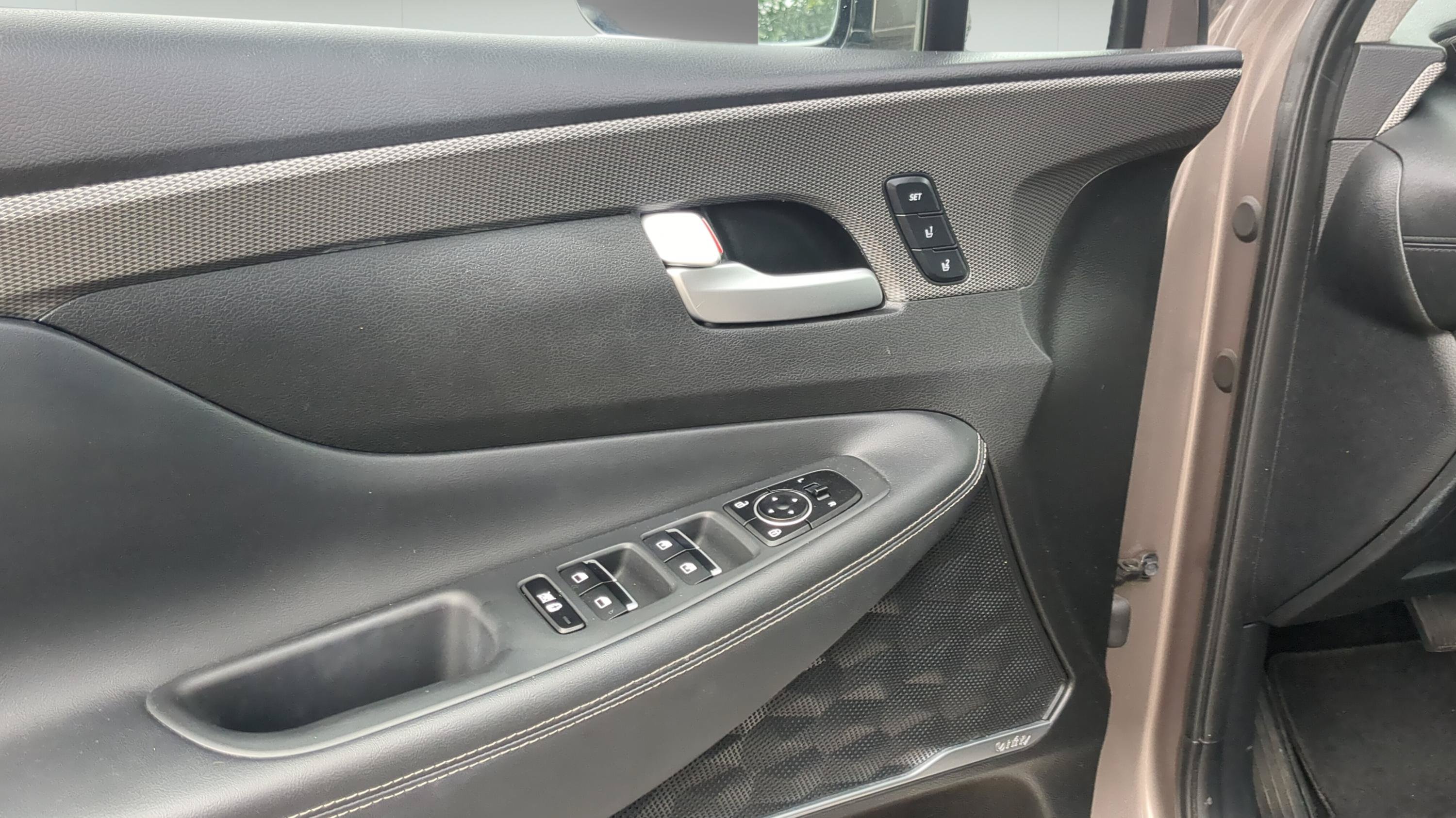 Used 2019 Hyundai Santa Fe FWD image 11