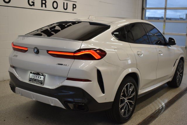 Used 2023 BMW X6 xDrive40i w/ M Sport Package AWD/4WD image 4