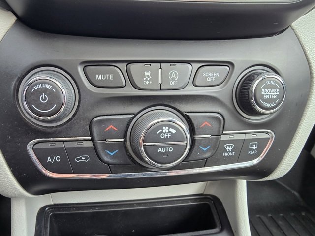 Used 2020 Jeep Cherokee Limited image 21