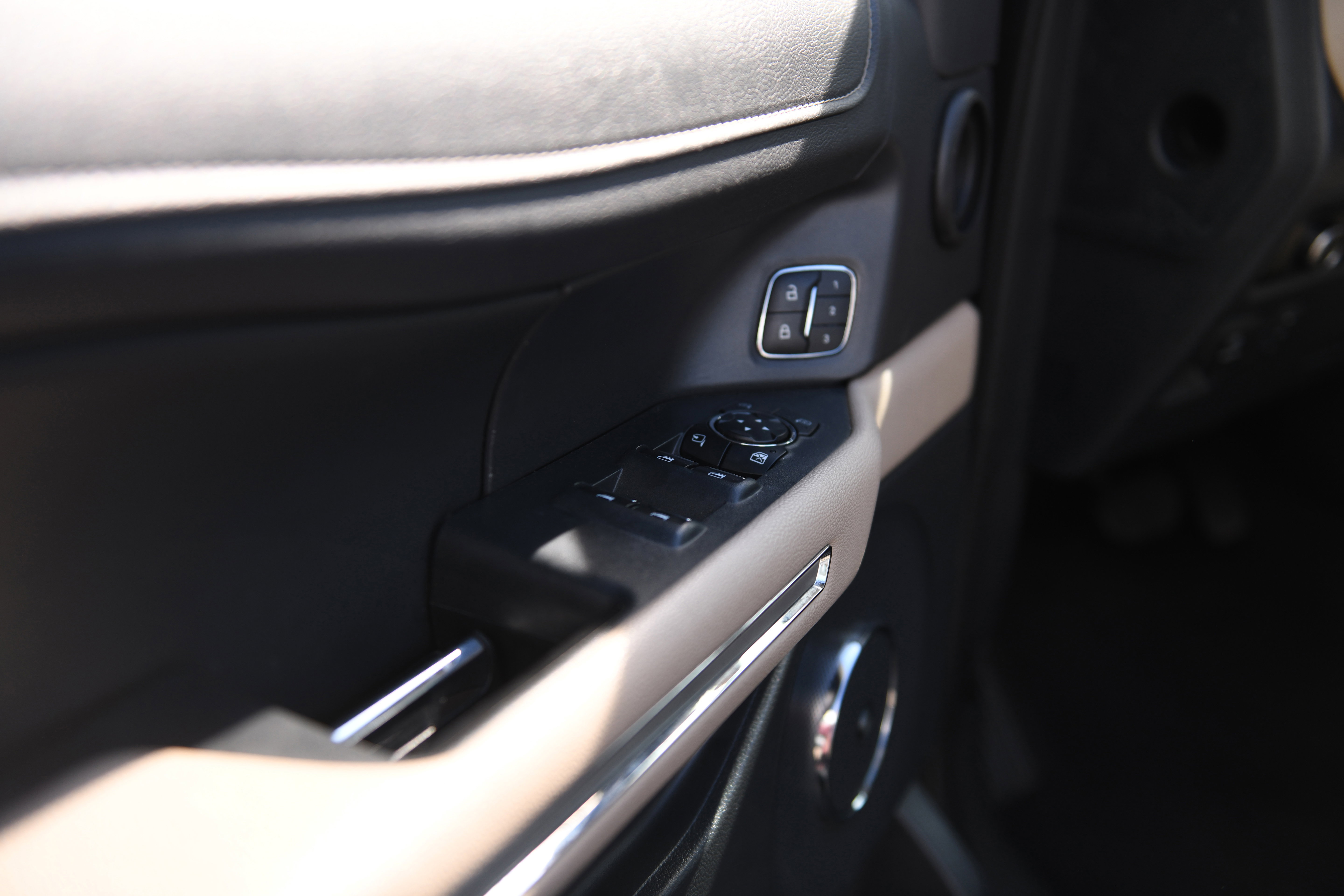 Used 2024 Ford Expedition Limited image 22