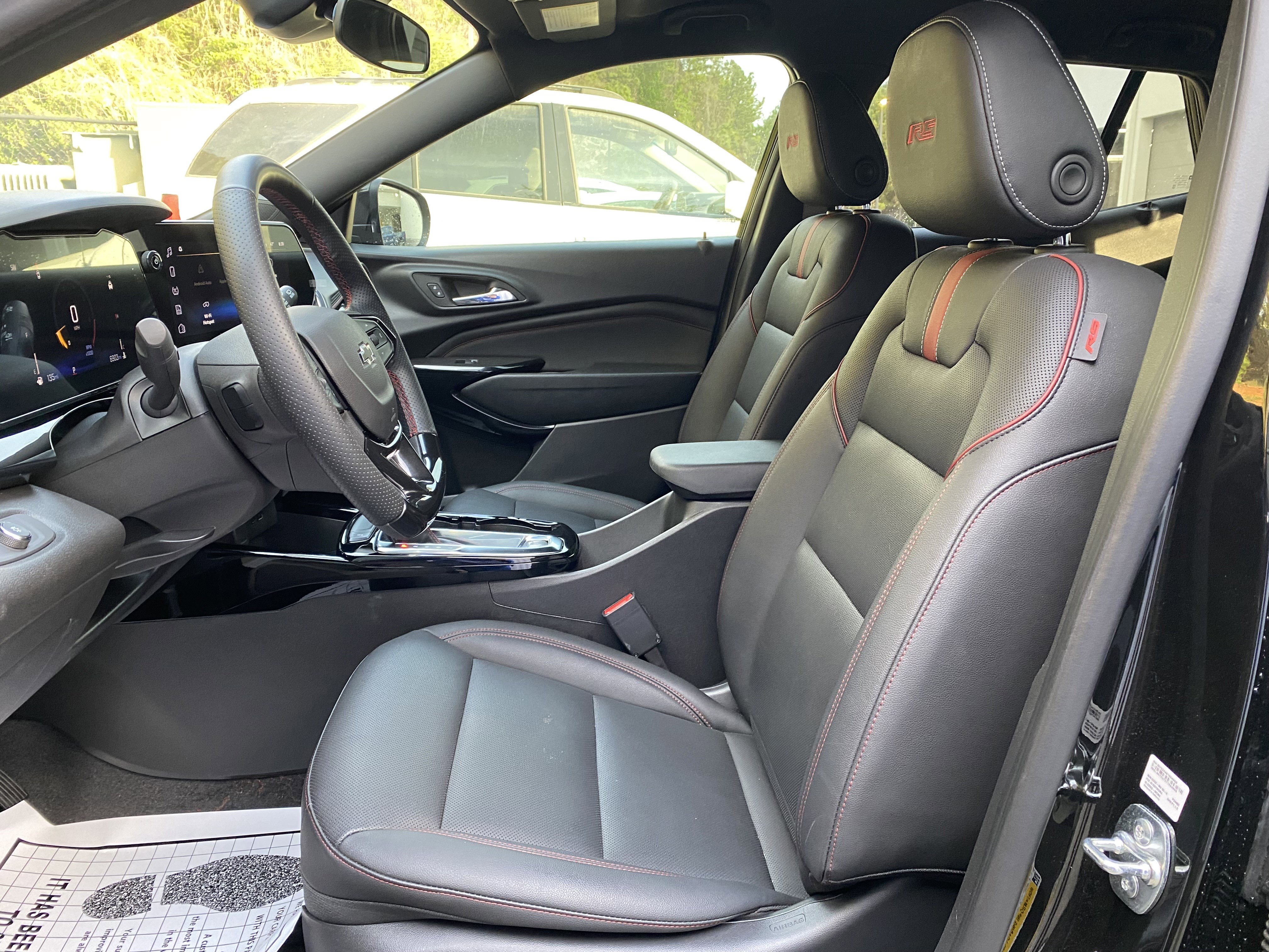 Used 2025 Chevrolet Trax RS image 16