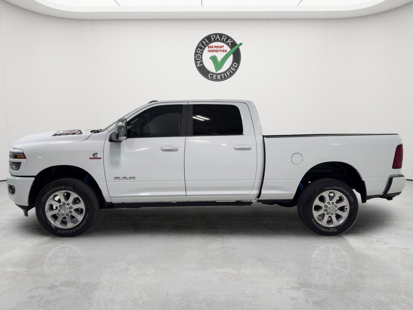 Used 2026 RAM 2500 Laramie AWD/4WD image 2