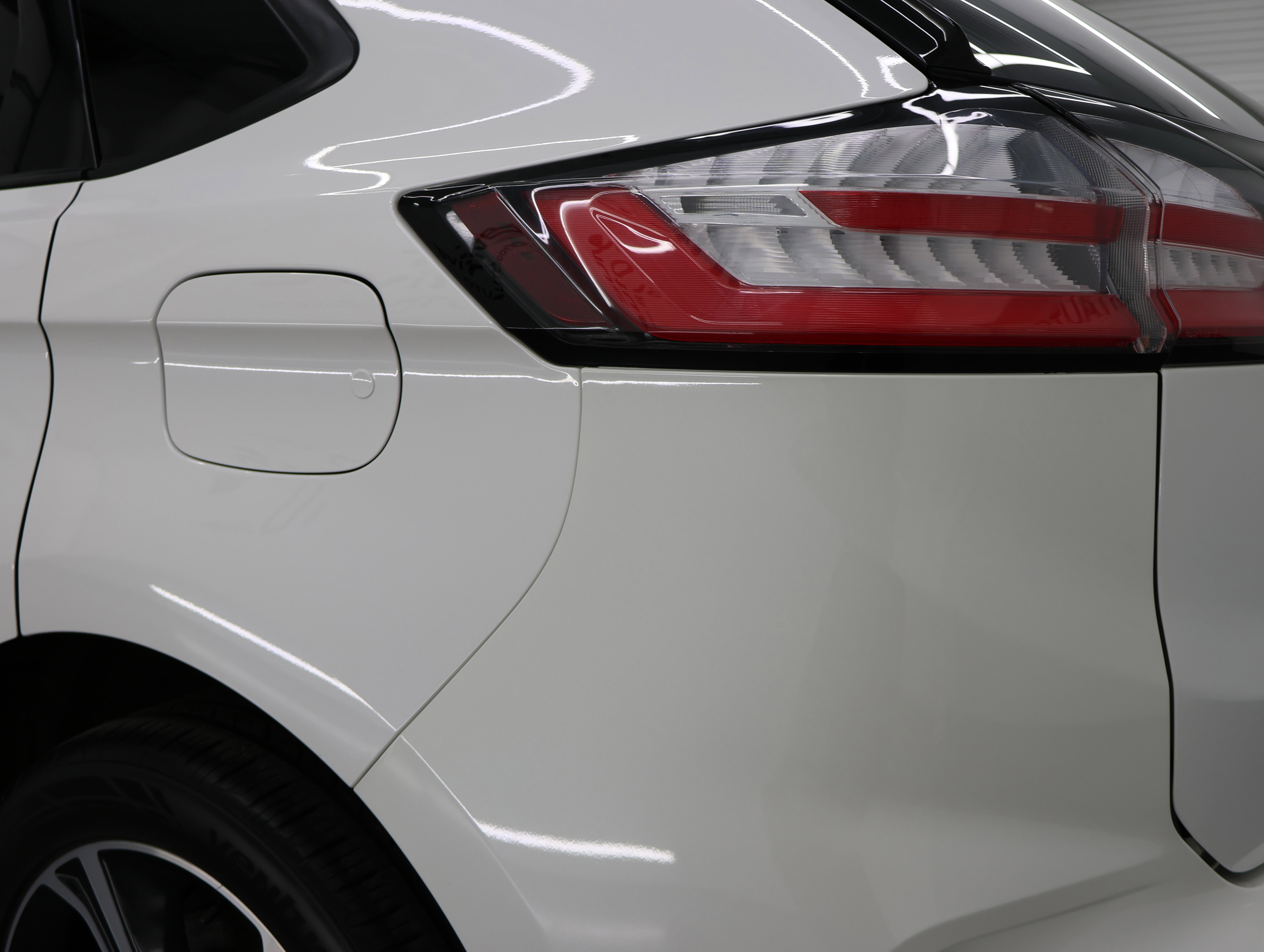 Used 2023 Ford Edge ST image 30