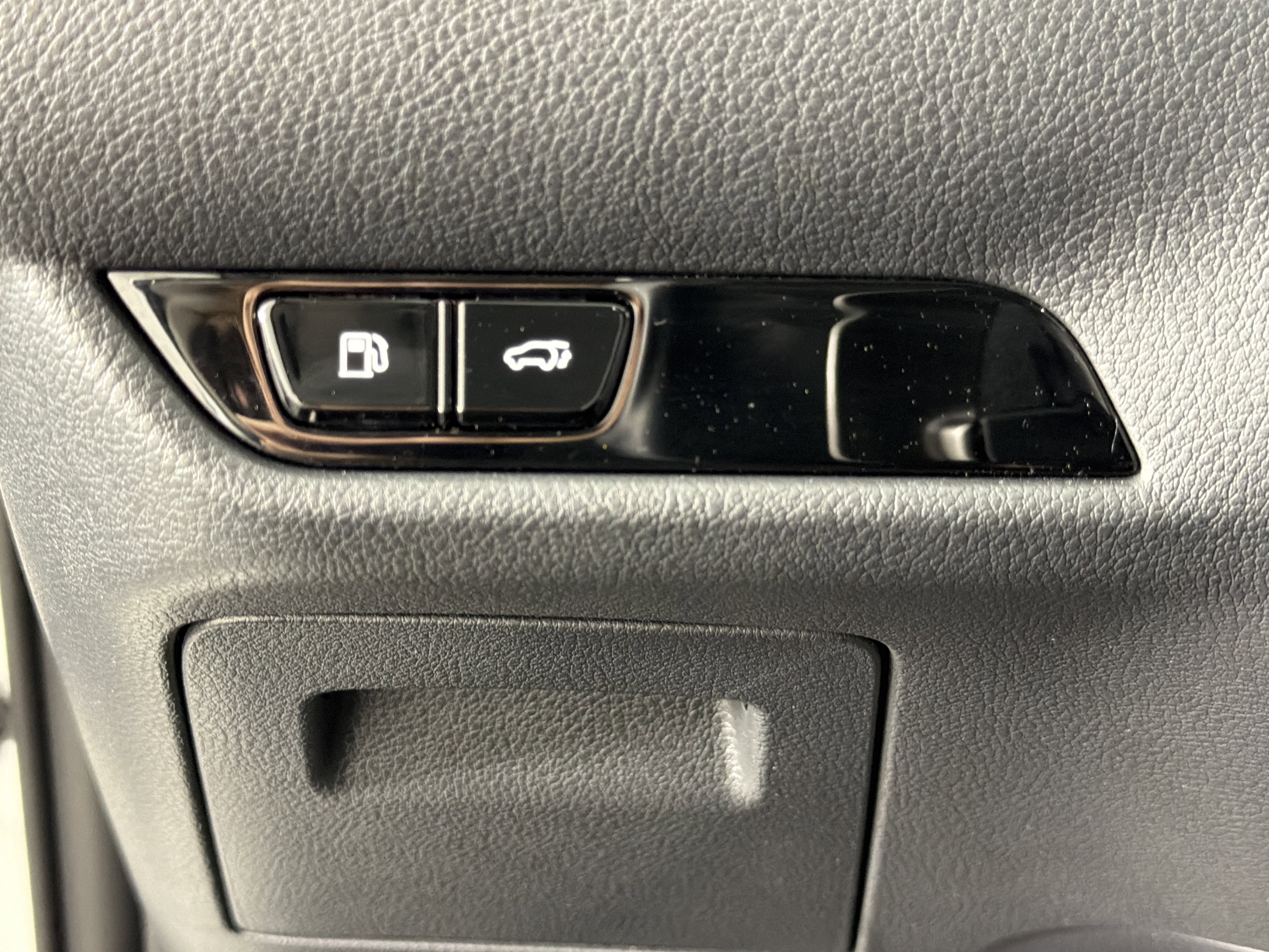 Certified 2025 Lexus NX 350h AWD w/ Accessory Package (2T) image 9