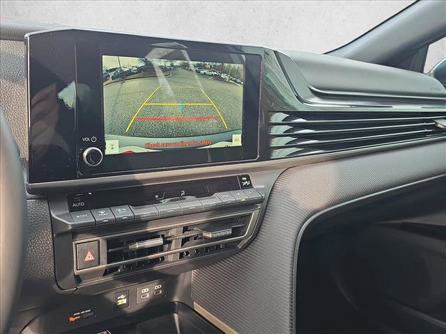 Used 2025 Toyota Camry SE image 13