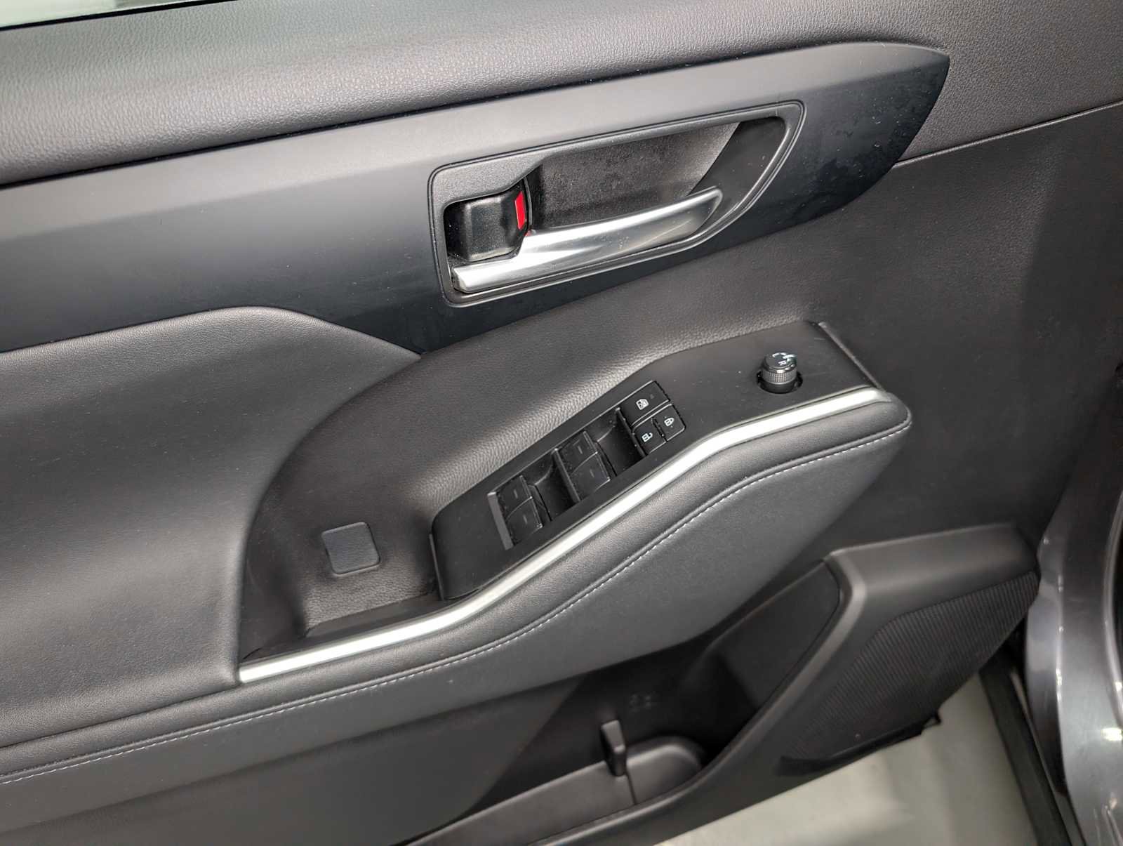 Used 2023 Toyota Highlander XLE image 43