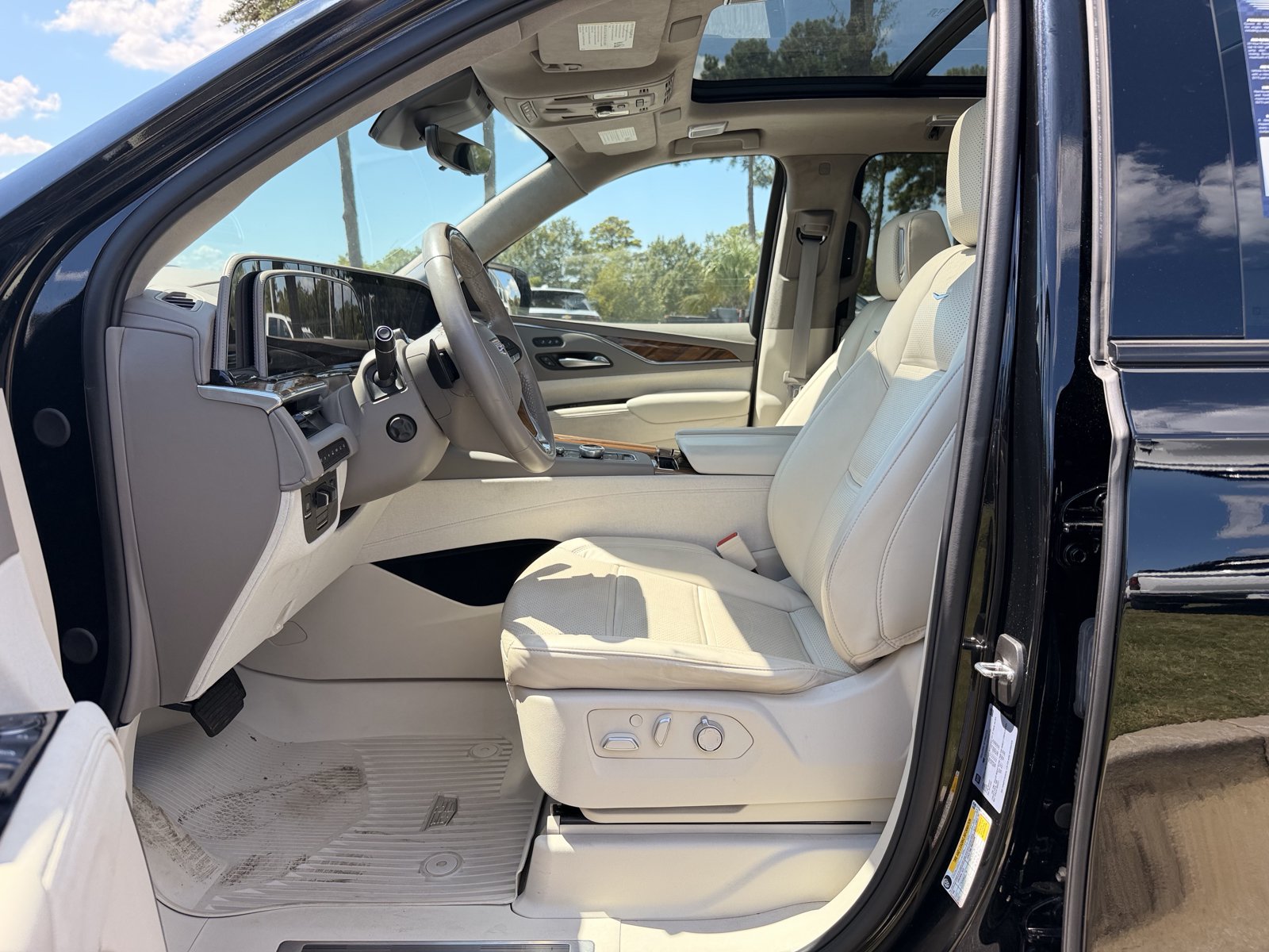 Used 2024 Cadillac Escalade ESV Sport Platinum AWD/4WD image 14