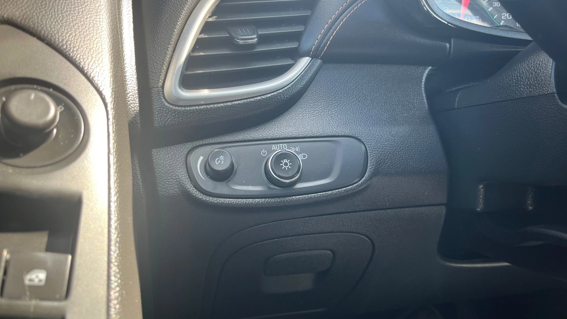 Used 2018 Chevrolet Trax LS image 19