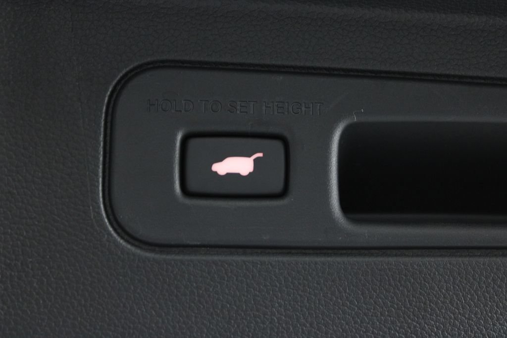 Used 2025 Honda Pilot Touring image 18