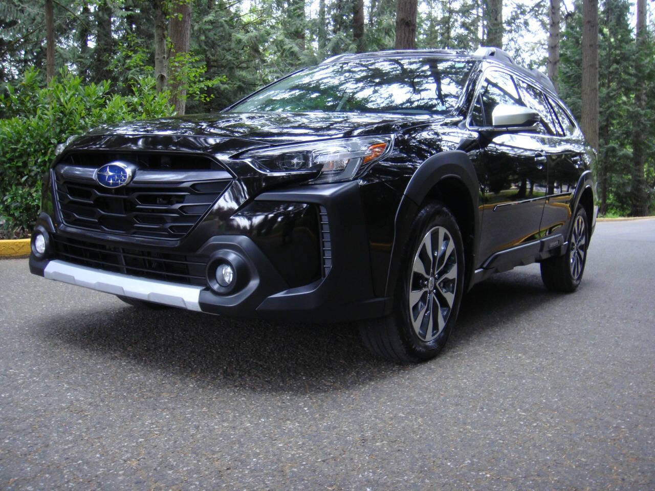 Used 2023 Subaru Outback Touring XT AWD/4WD image 2