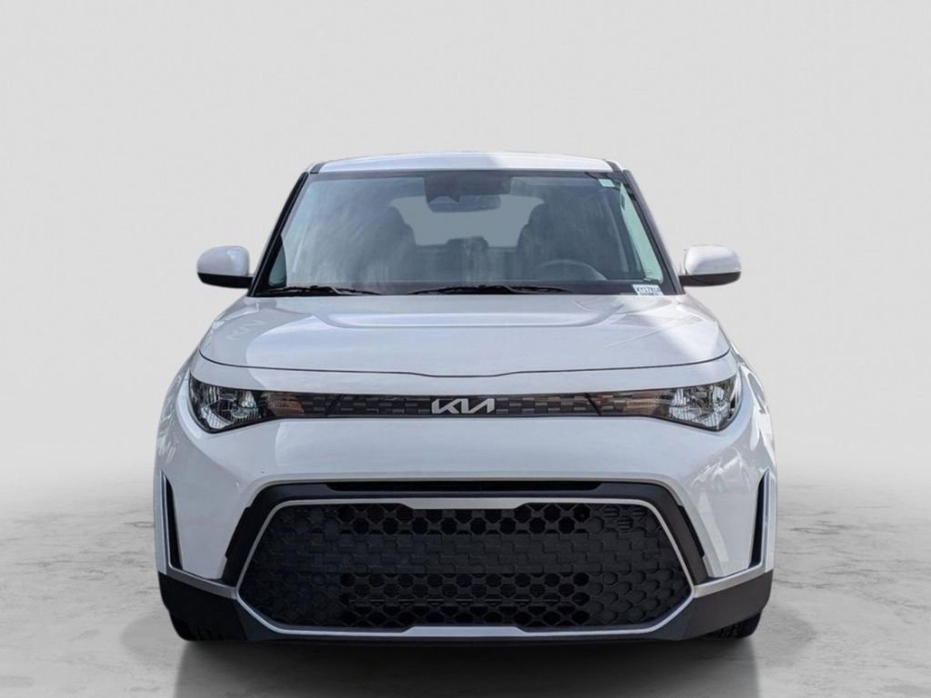 Used 2023 Kia Soul LX w/ LX Technology Package FWD image 3