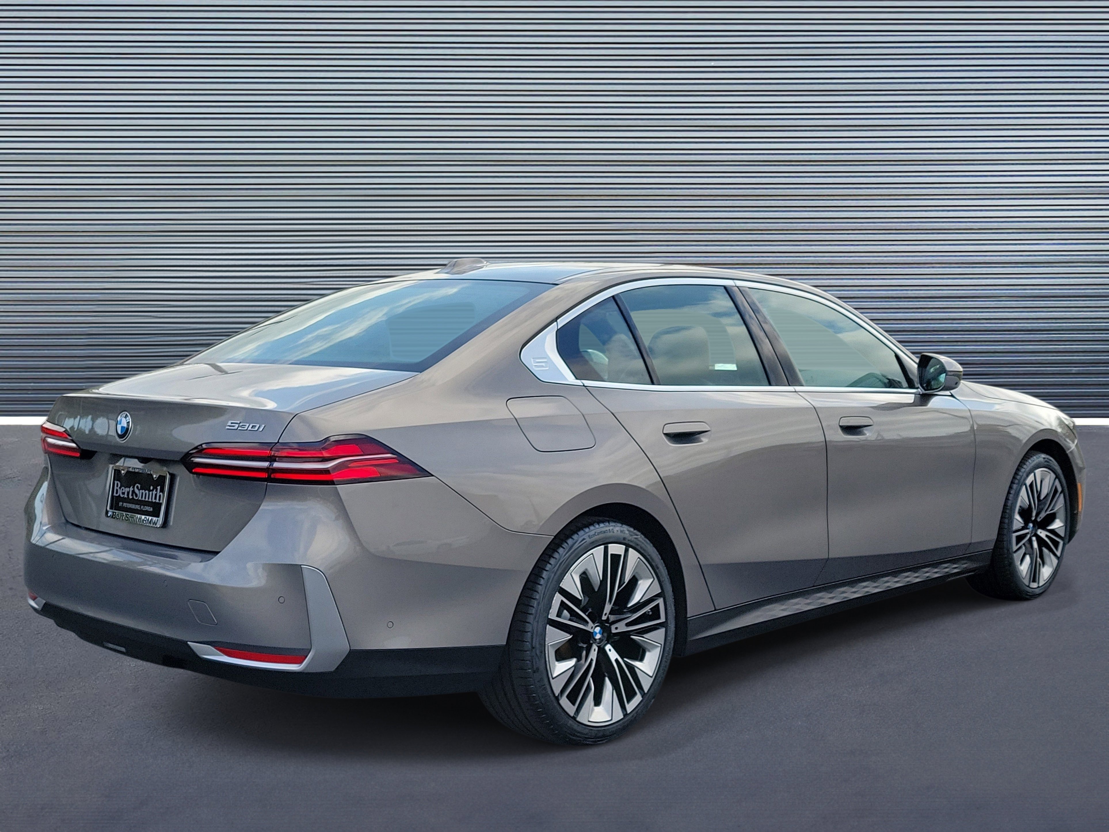 Used 2026 BMW 530i RWD image 3