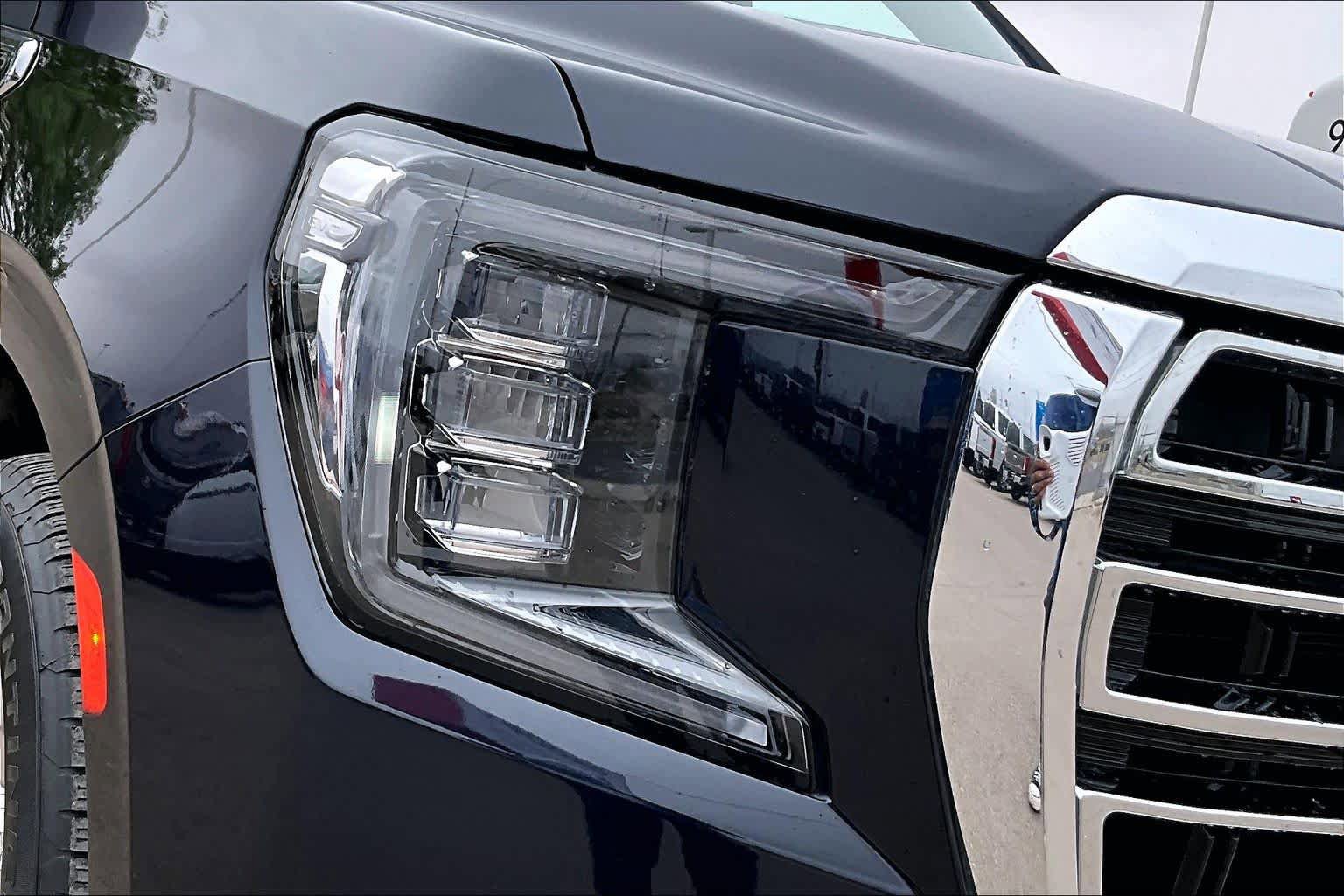 Used 2023 GMC Yukon SLT w/ SLT Luxury Package AWD/4WD image 28