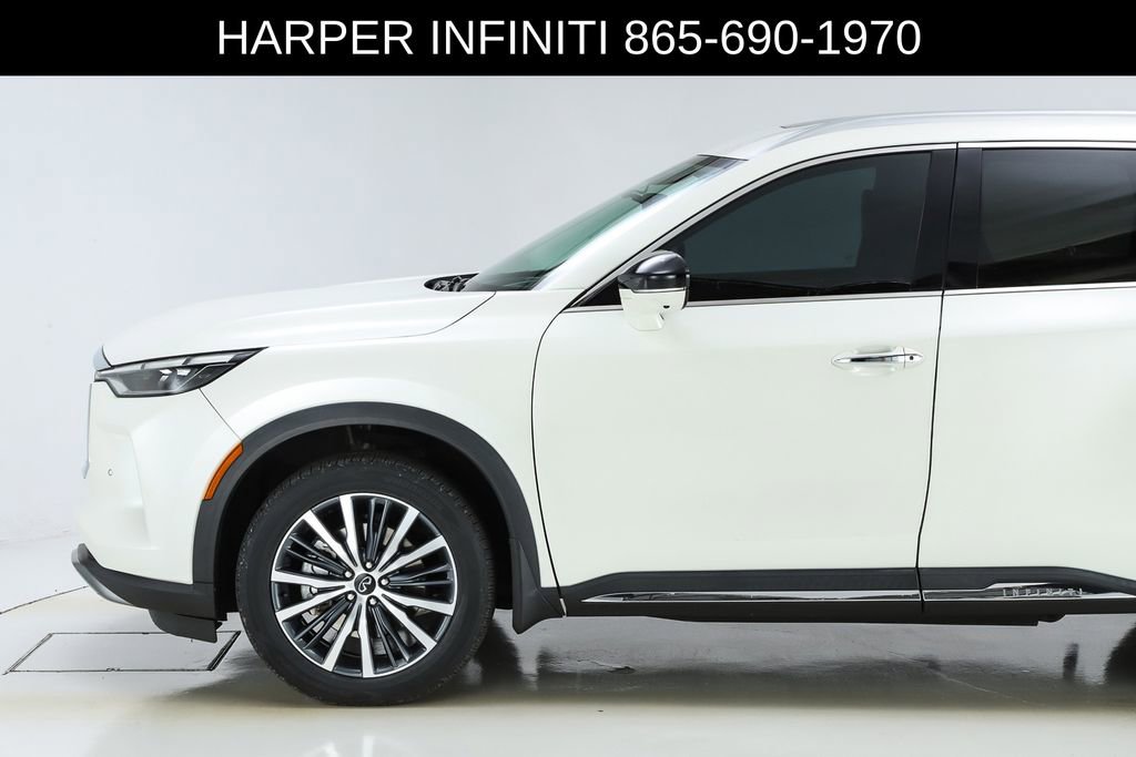 Used 2023 INFINITI QX60 Sensory w/ Vision Package FWD image 3