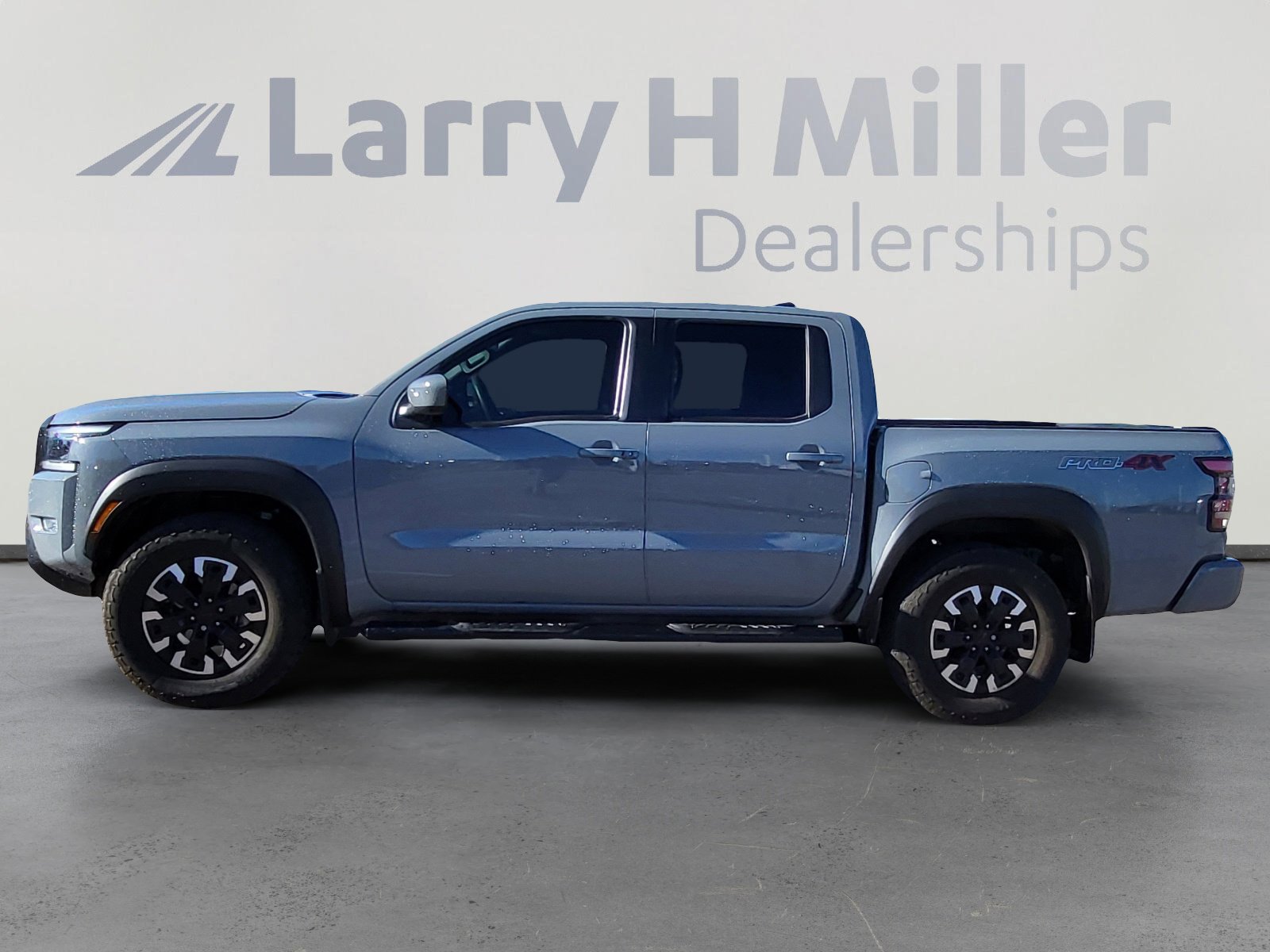 Used 2024 Nissan Frontier PRO-4X w/ Off-Road Protection Package image 2