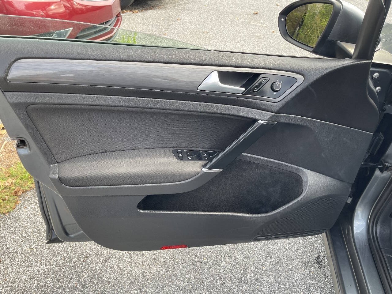 Used 2018 Volkswagen Golf S FWD image 12