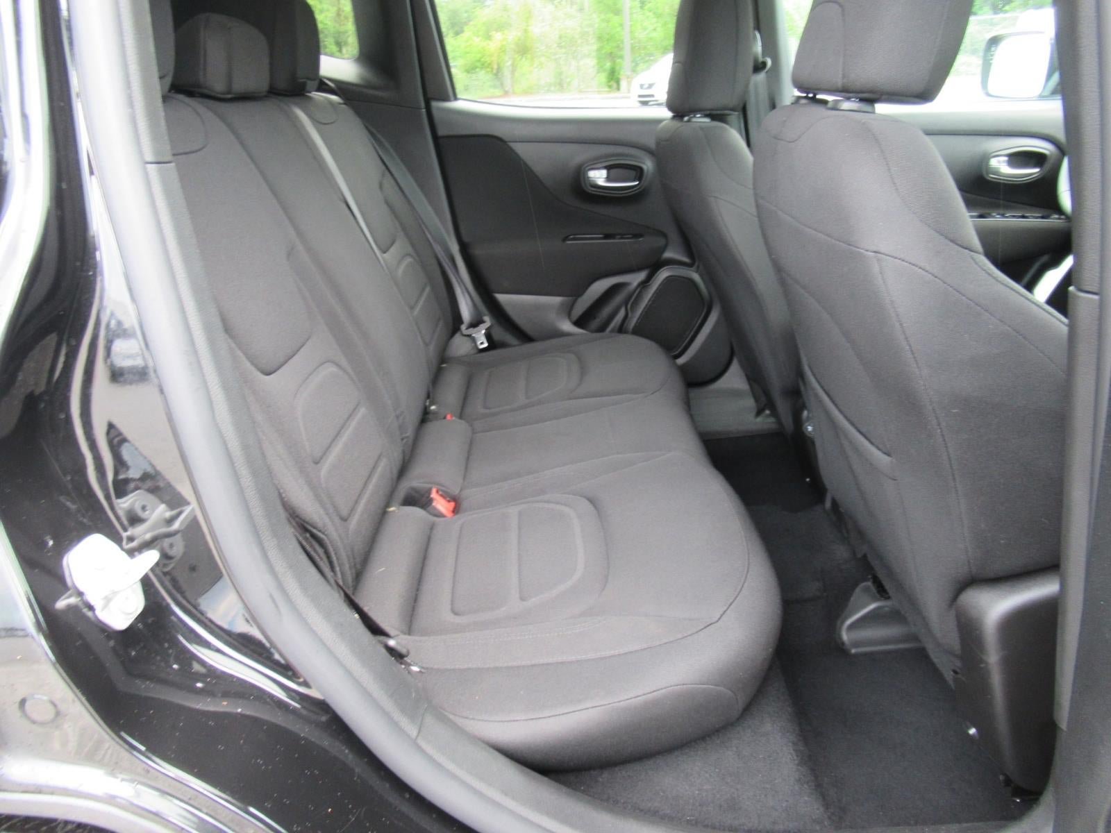 Used 2020 Jeep Renegade Latitude FWD image 29