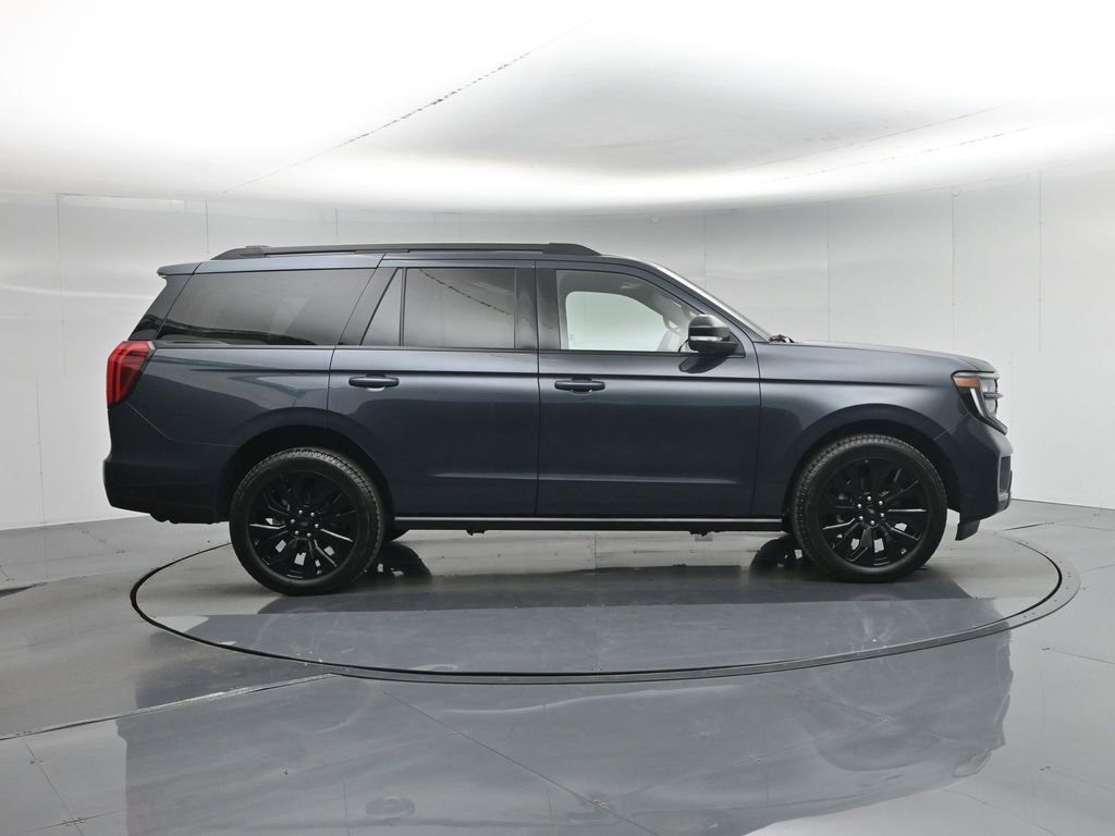 Used 2025 Ford Expedition Platinum w/ Stealth Appearance Package image 32