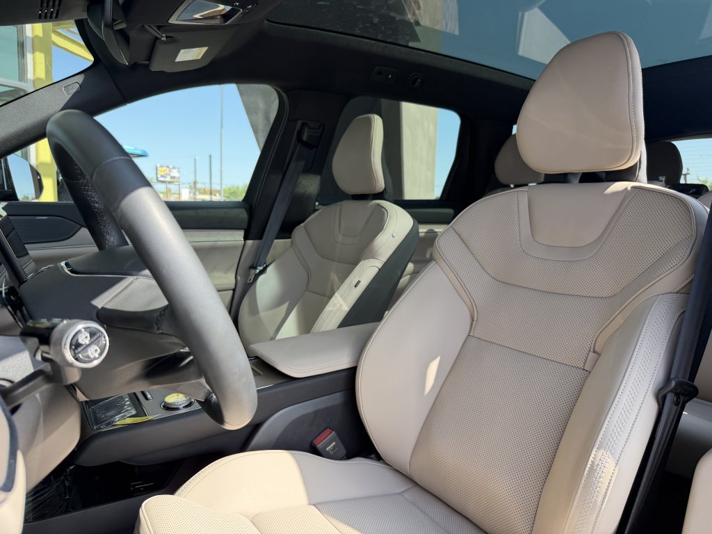 Used 2025 Volvo EX90 Ultra AWD/4WD image 29