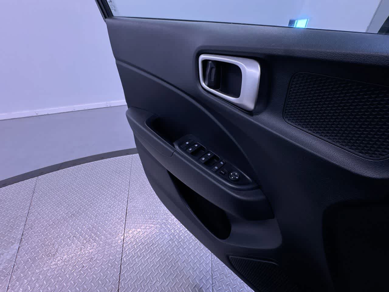 Used 2022 Hyundai Venue SE FWD image 23