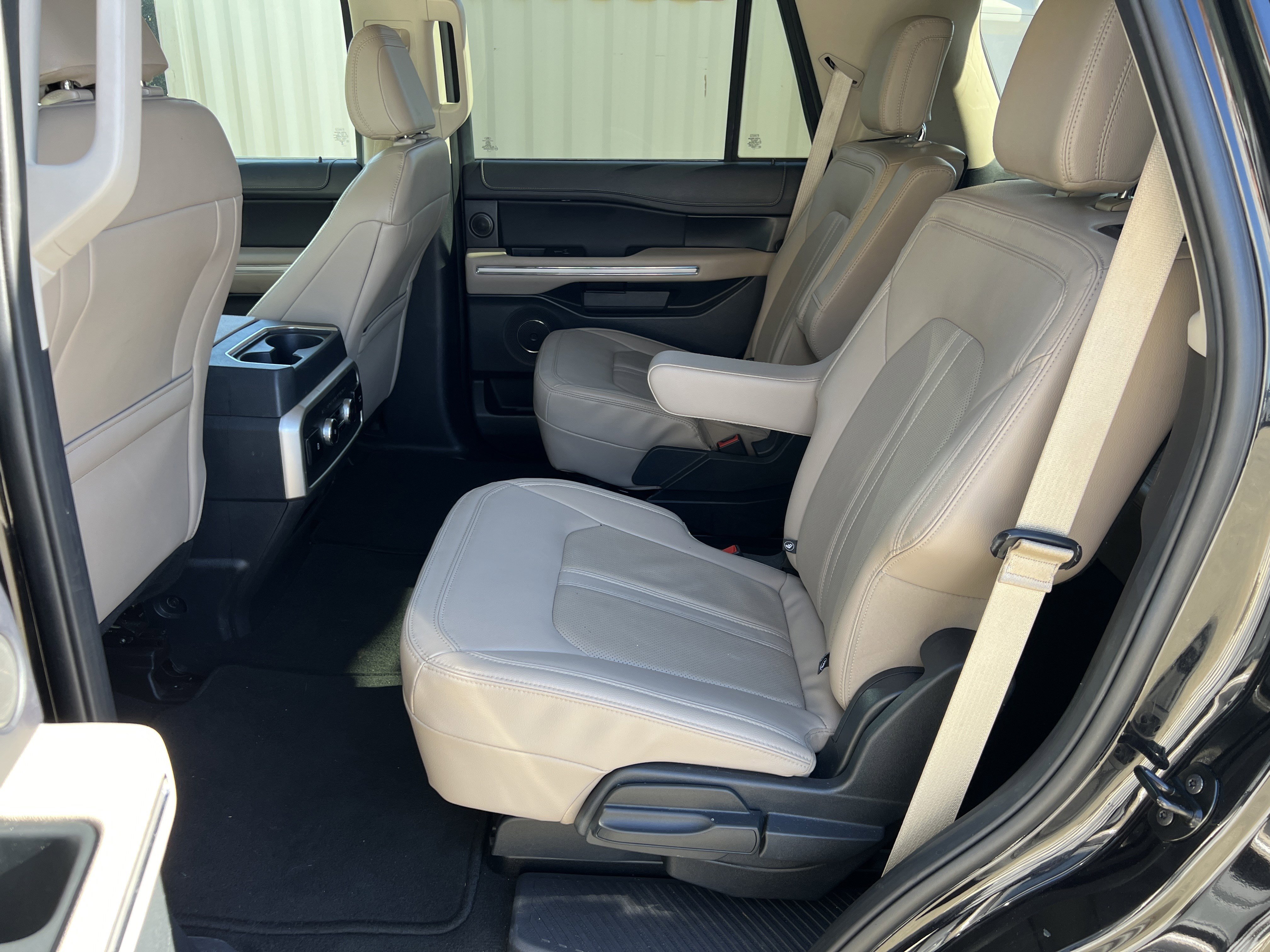 Used 2024 Ford Expedition Limited image 31