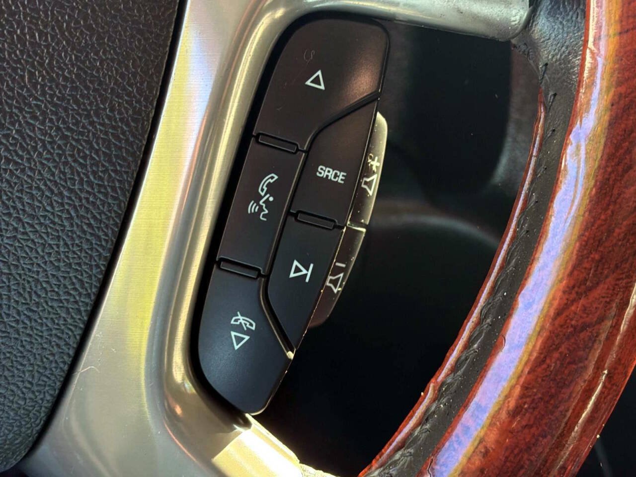 Used 2011 Chevrolet Tahoe LTZ AWD/4WD image 17