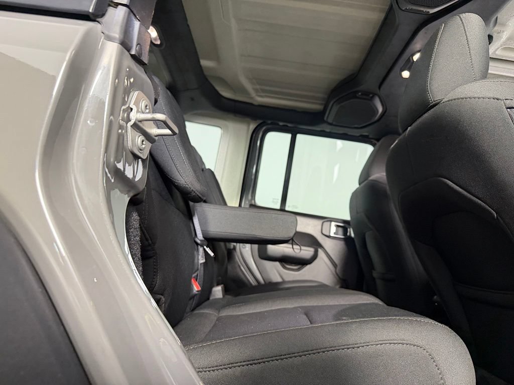 Used 2023 Jeep Wrangler Unlimited AWD/4WD image 29