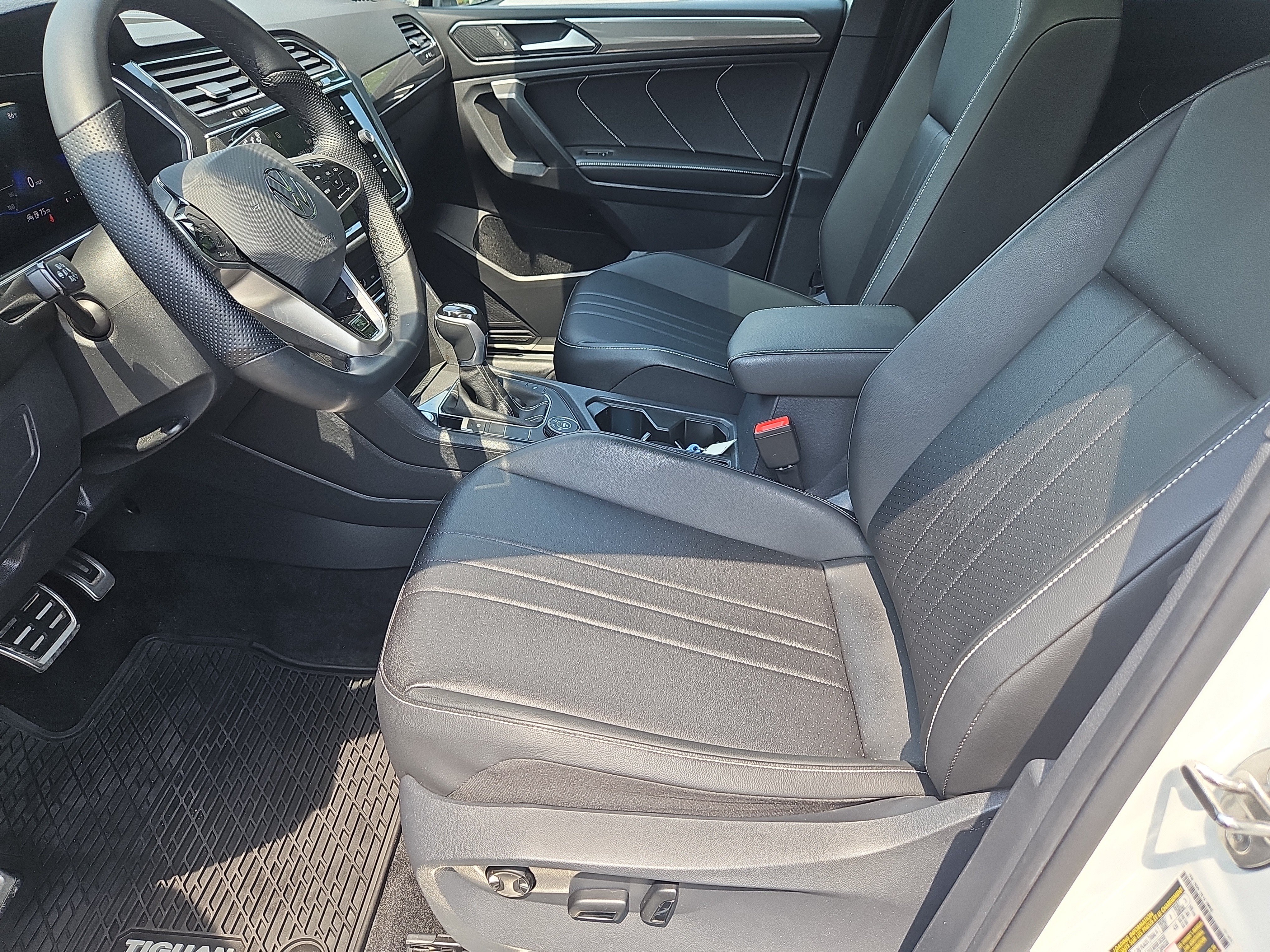 Certified 2024 Volkswagen Tiguan SE R-Line AWD/4WD image 32