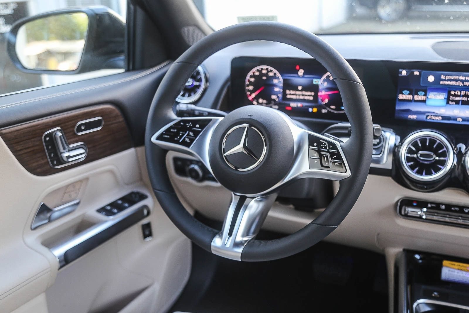 New 2026 Mercedes-Benz GLB 250 4MATIC image 14