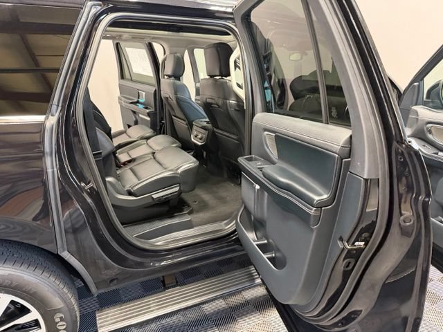 Used 2025 Ford Expedition Max Platinum AWD/4WD image 26