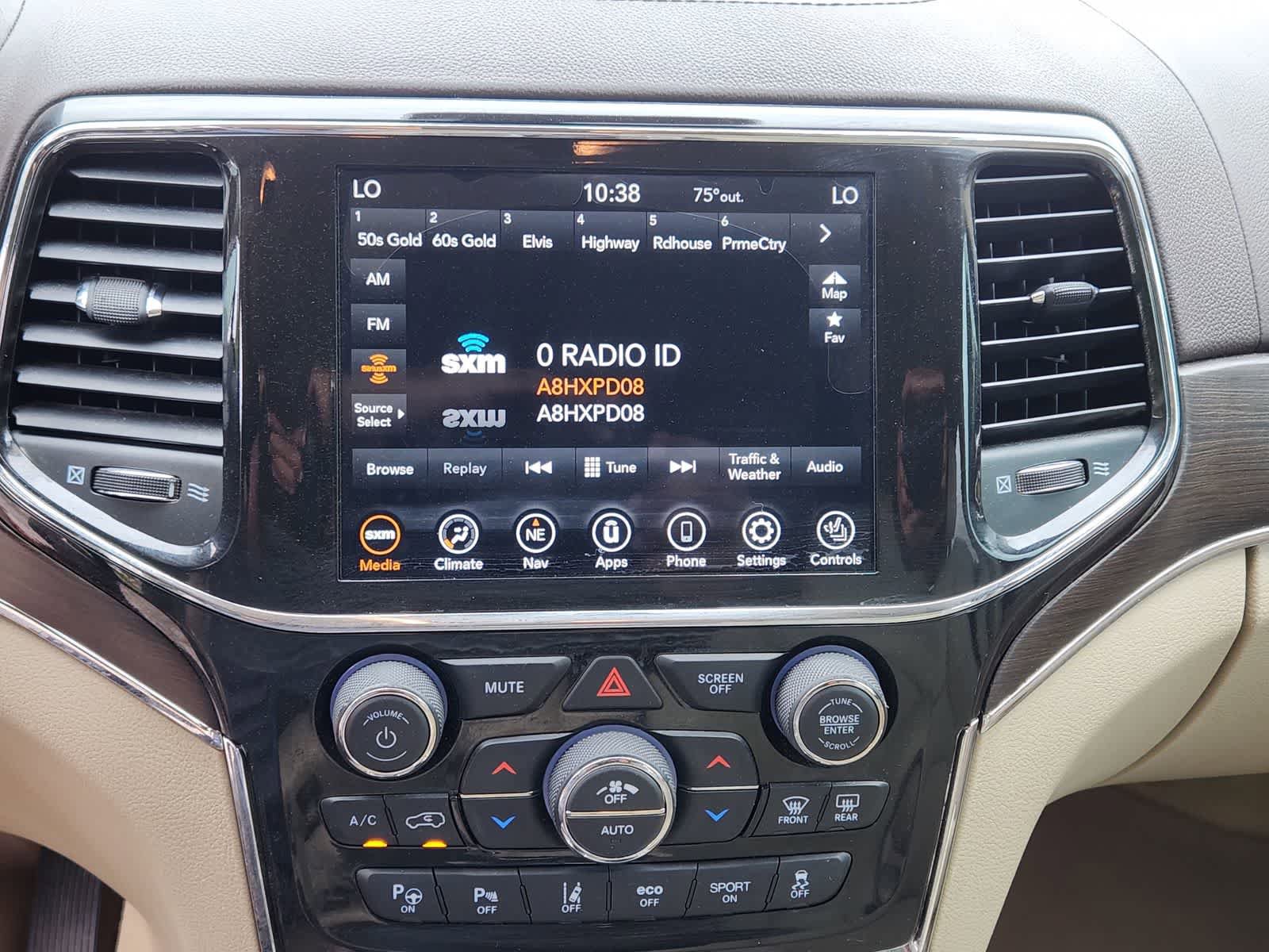 Used 2021 Jeep Grand Cherokee Overland AWD/4WD image 15