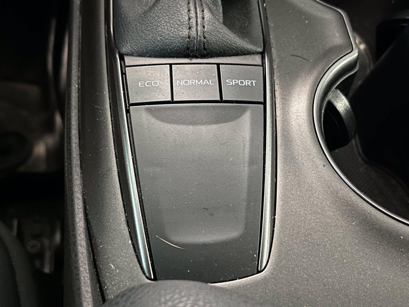 Used 2022 Toyota Camry SE w/ Carpet Mat Package (TMS) FWD image 25