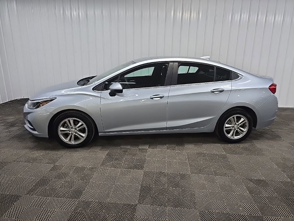 Used 2018 Chevrolet Cruze LT w/ Convenience Package image 5