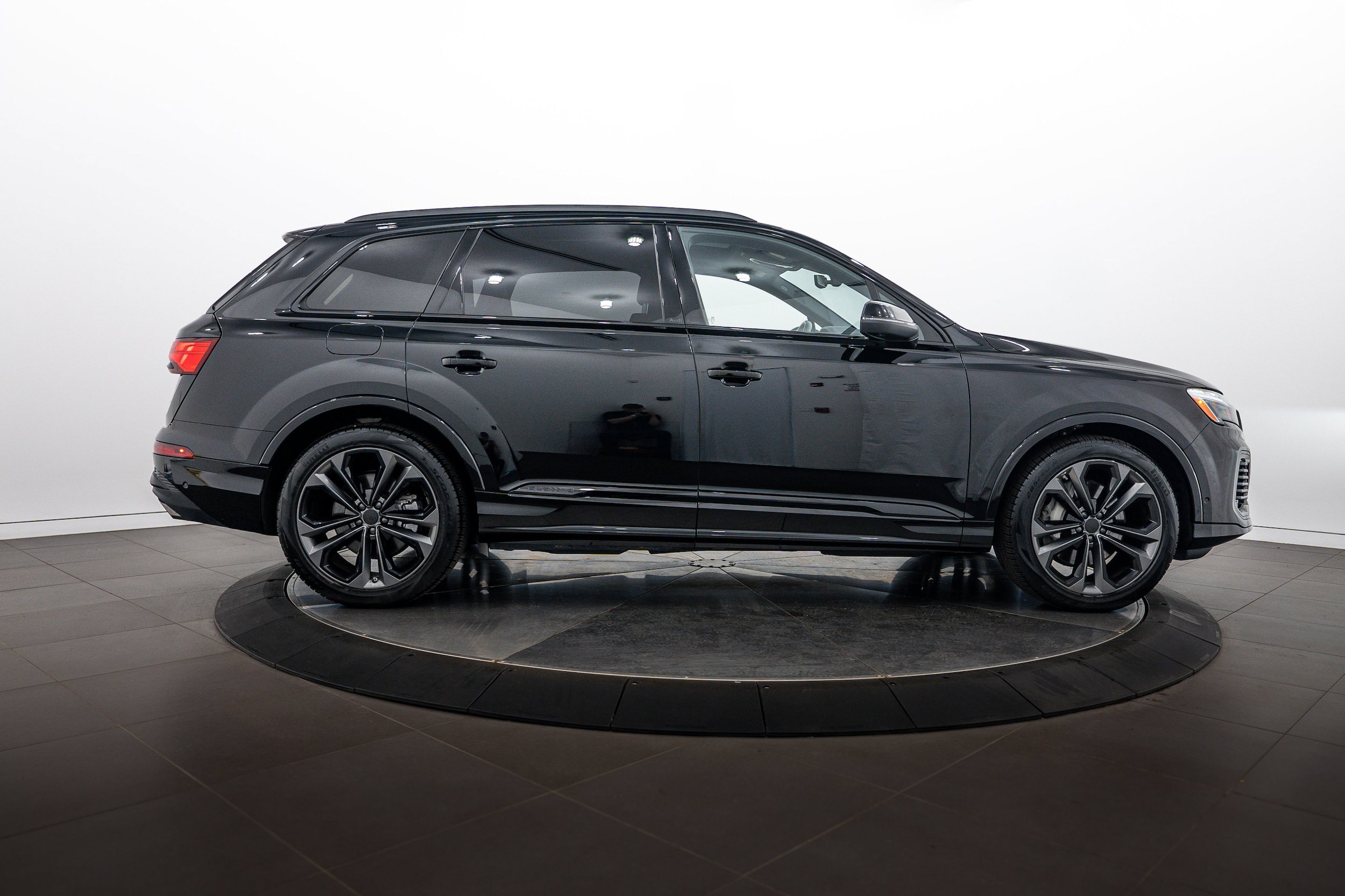 Used 2026 Audi Q7 3.0T Premium Plus w/ Premium Plus Package AWD/4WD image 3