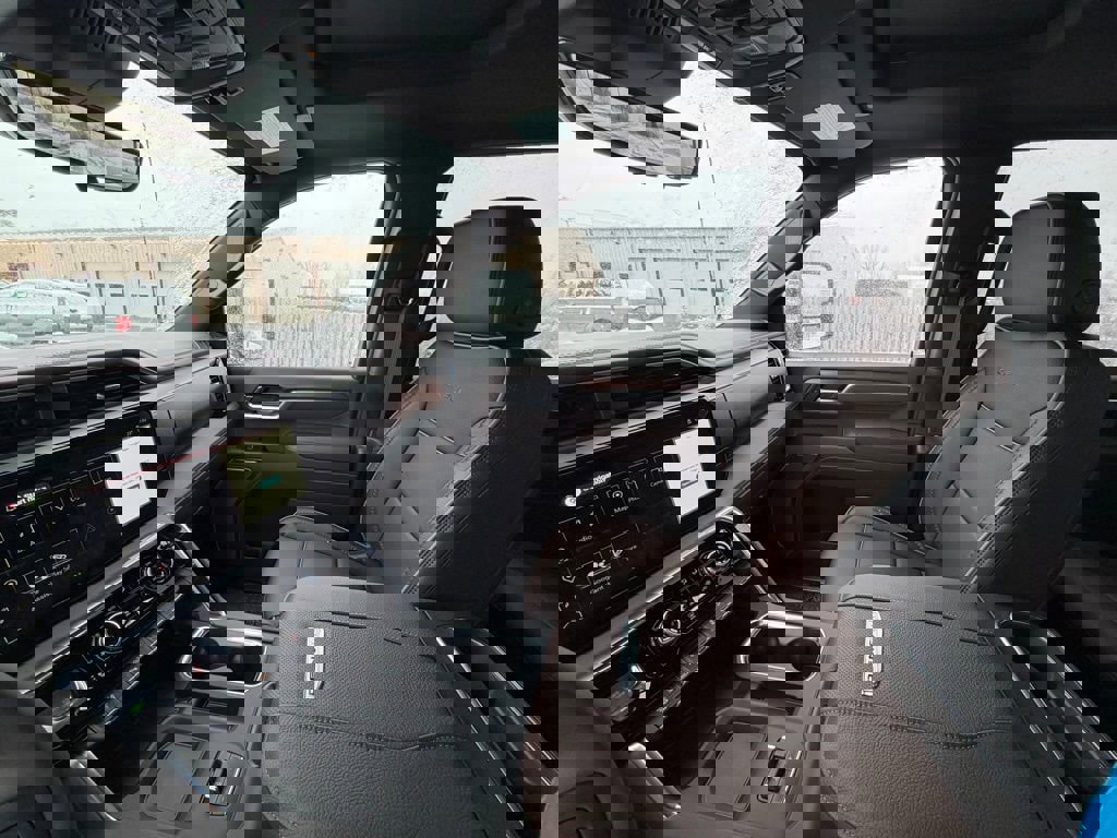 New 2026 GMC Sierra 2500 Denali w/ Denali Reserve Package image 8