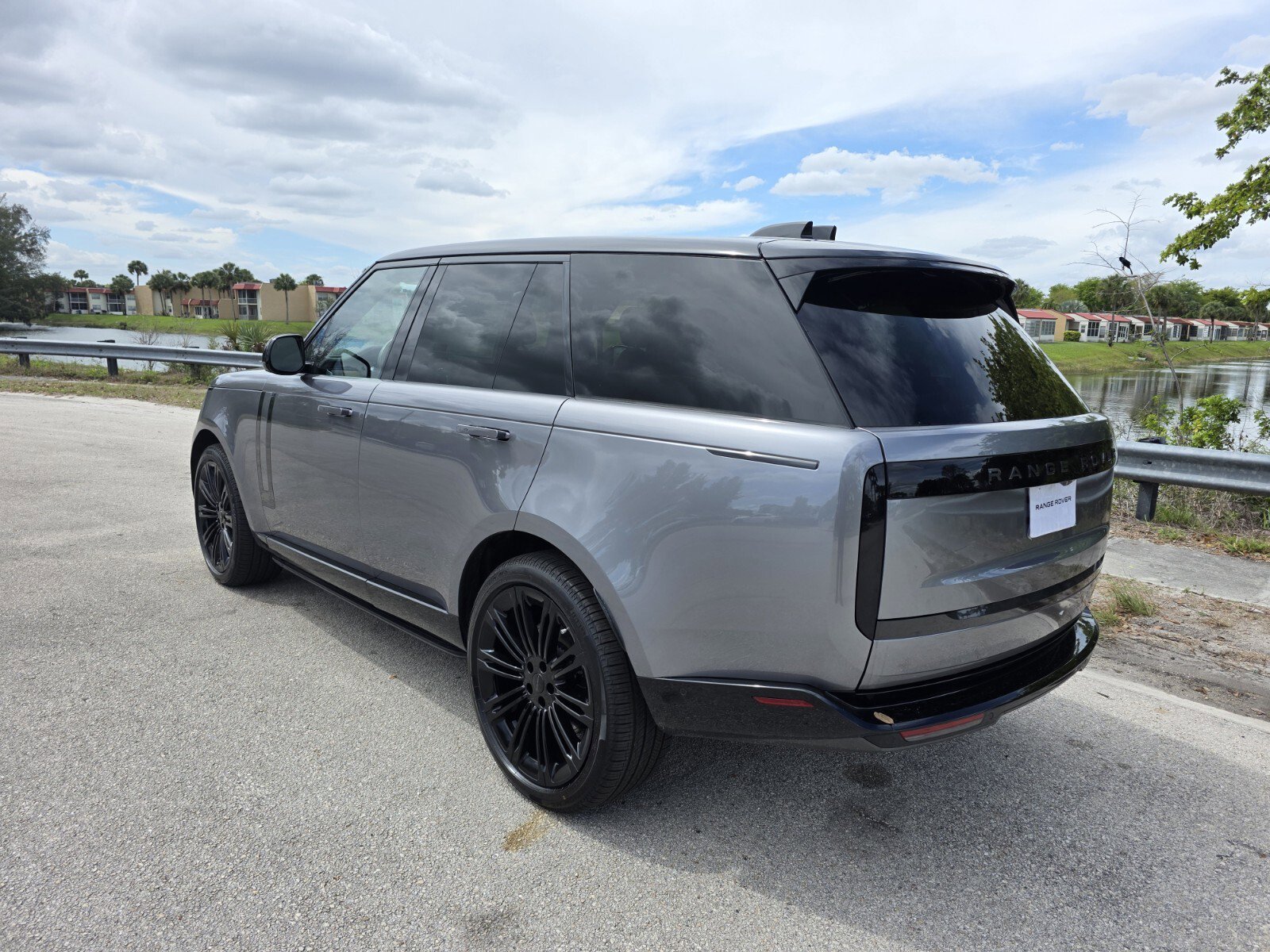 New 2026 Land Rover Range Rover SE image 2