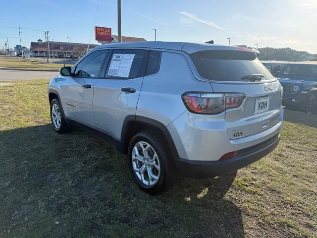 Used 2024 Jeep Compass Sport image 5