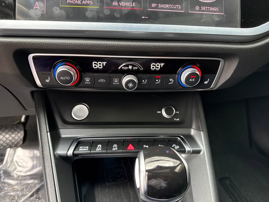 Used 2019 Audi Q3 2.0T Prestige AWD/4WD image 17