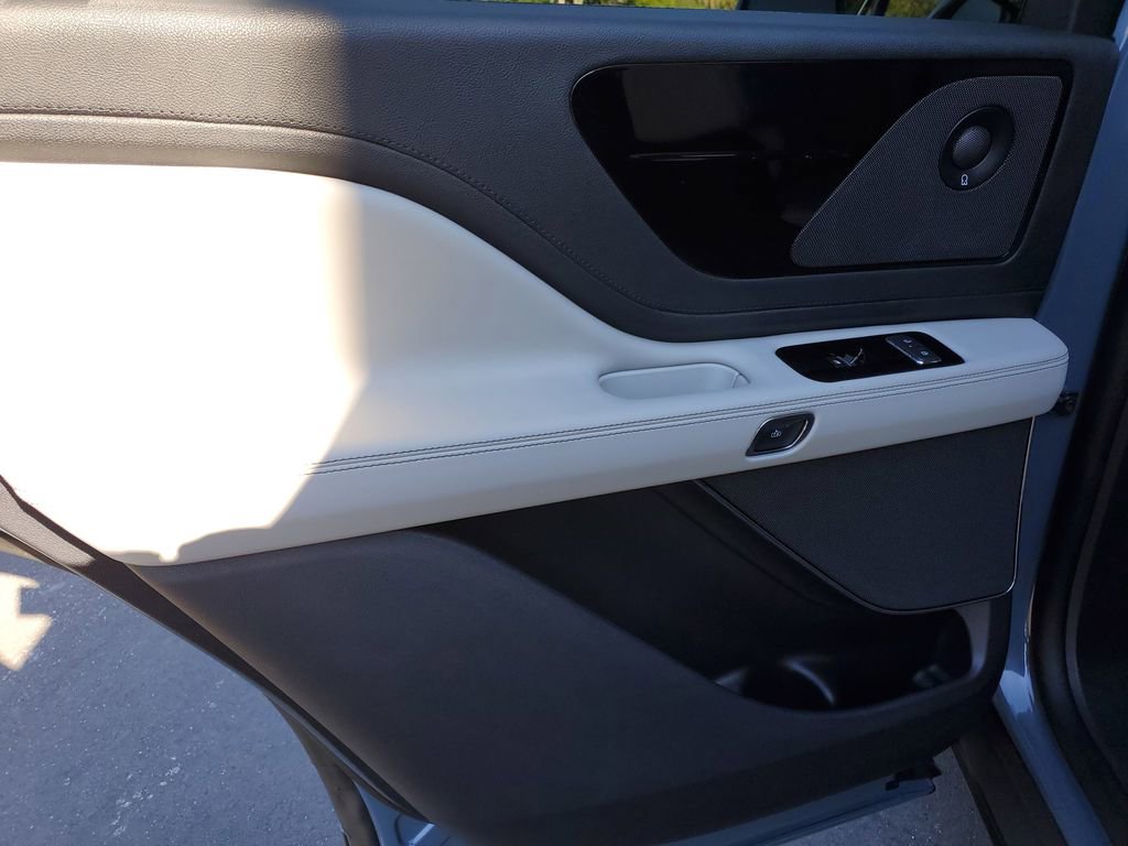 Certified 2025 Lincoln Aviator Reserve w/ Illumination Package image 9