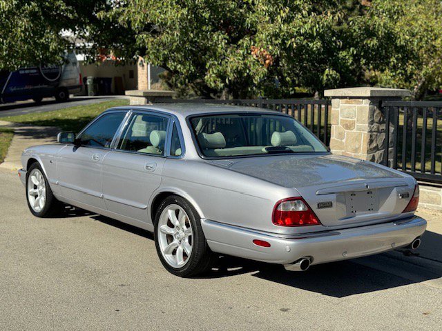 Used 2002 Jaguar XJ8 image 24