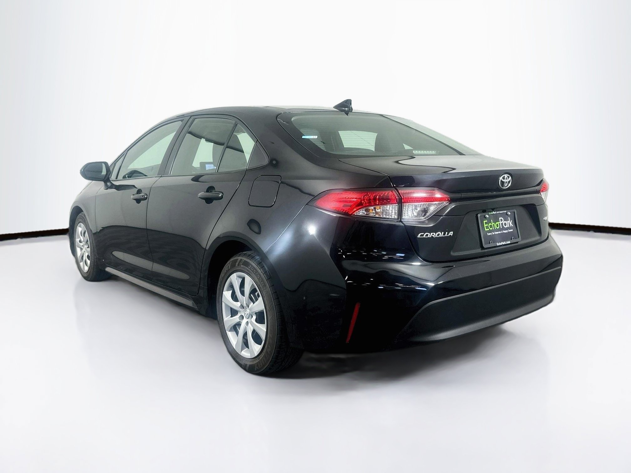 Used 2024 Toyota Corolla LE FWD image 5