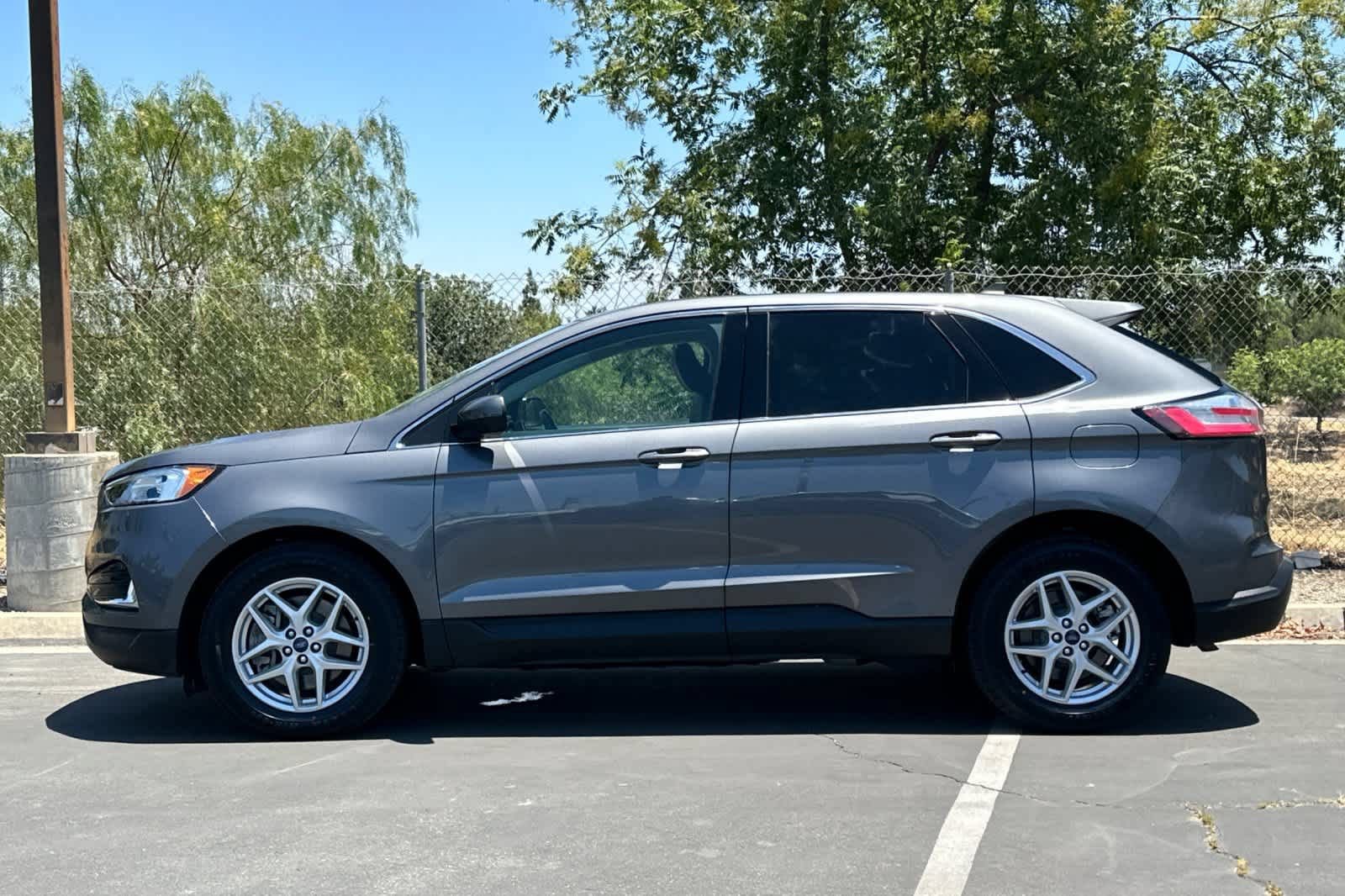 Used 2022 Ford Edge SEL AWD/4WD image 6