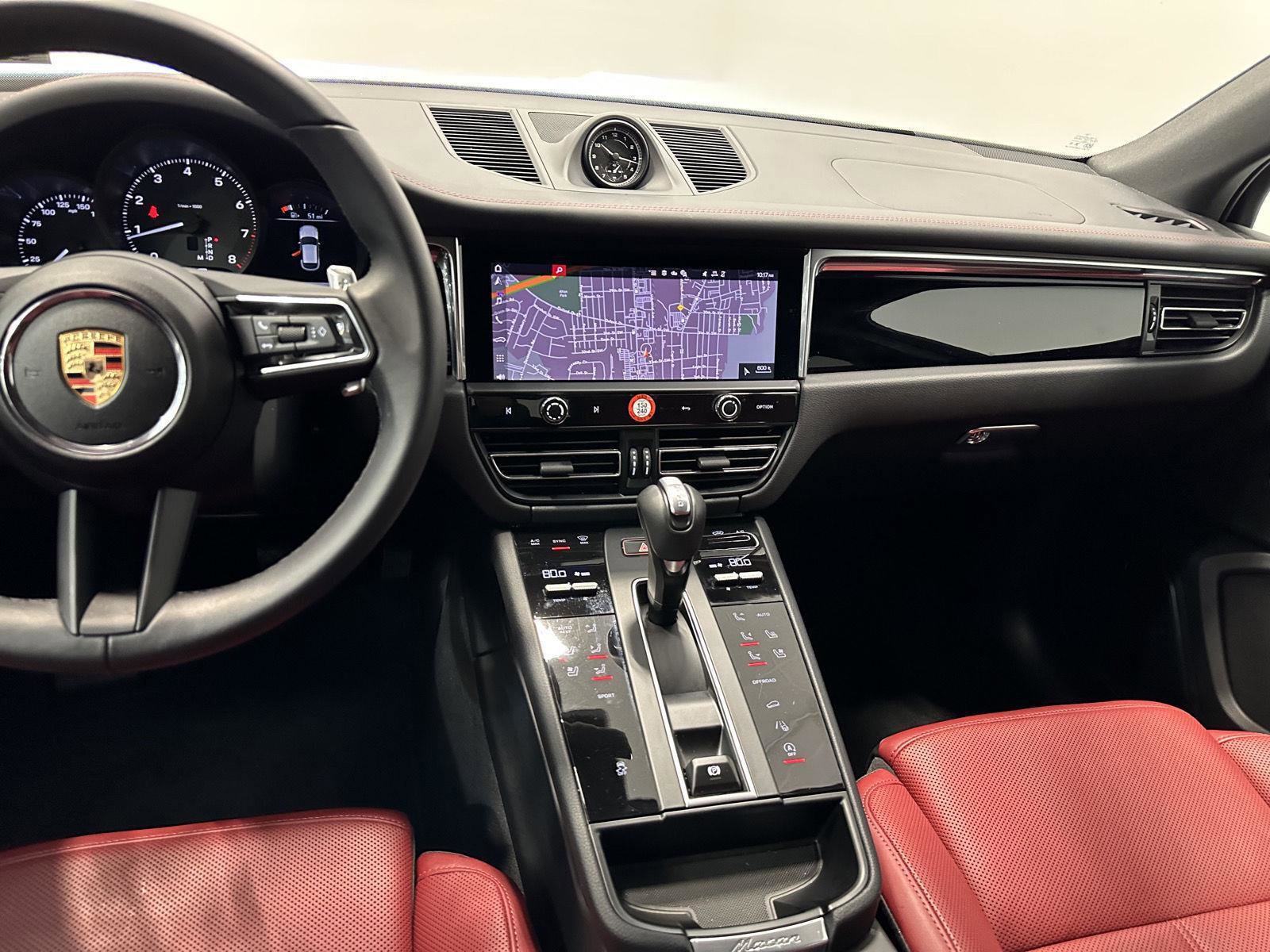 Certified 2025 Porsche Macan image 28