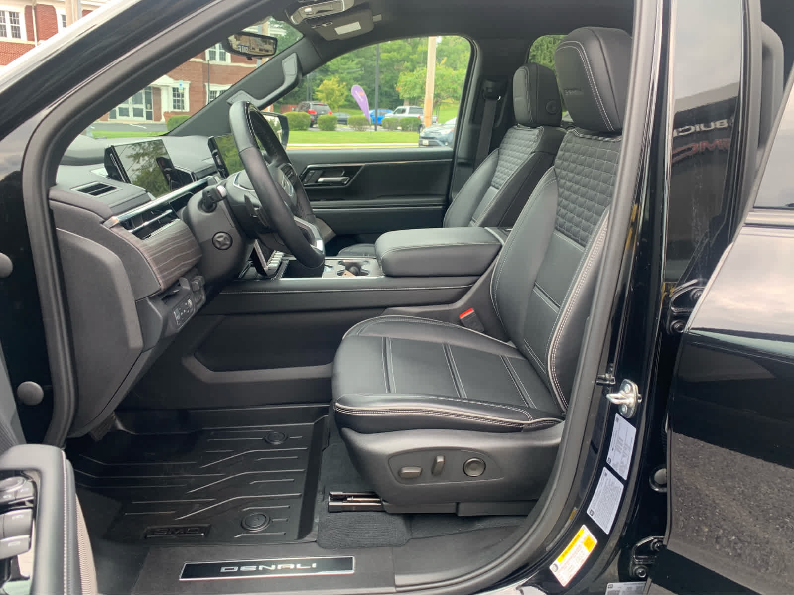 Used 2026 GMC Sierra EV Denali AWD/4WD image 11