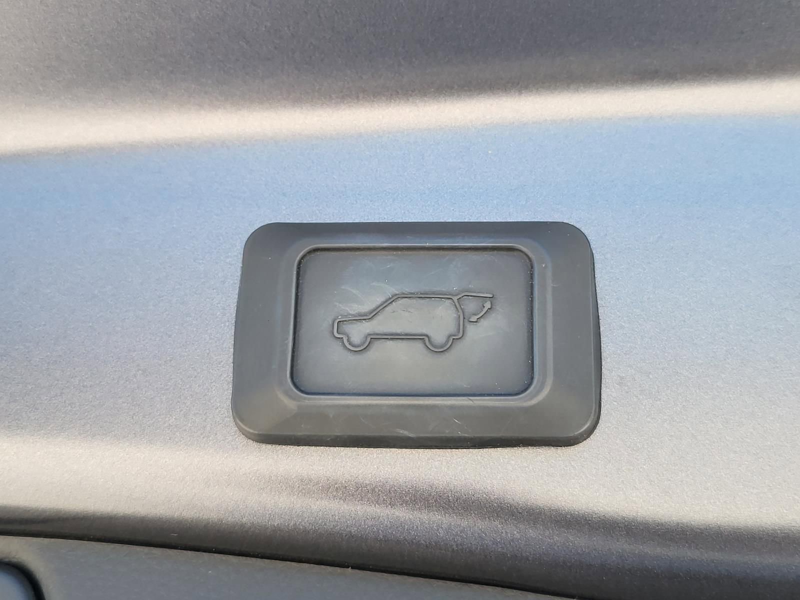 Used 2019 Toyota RAV4 XLE Premium image 11