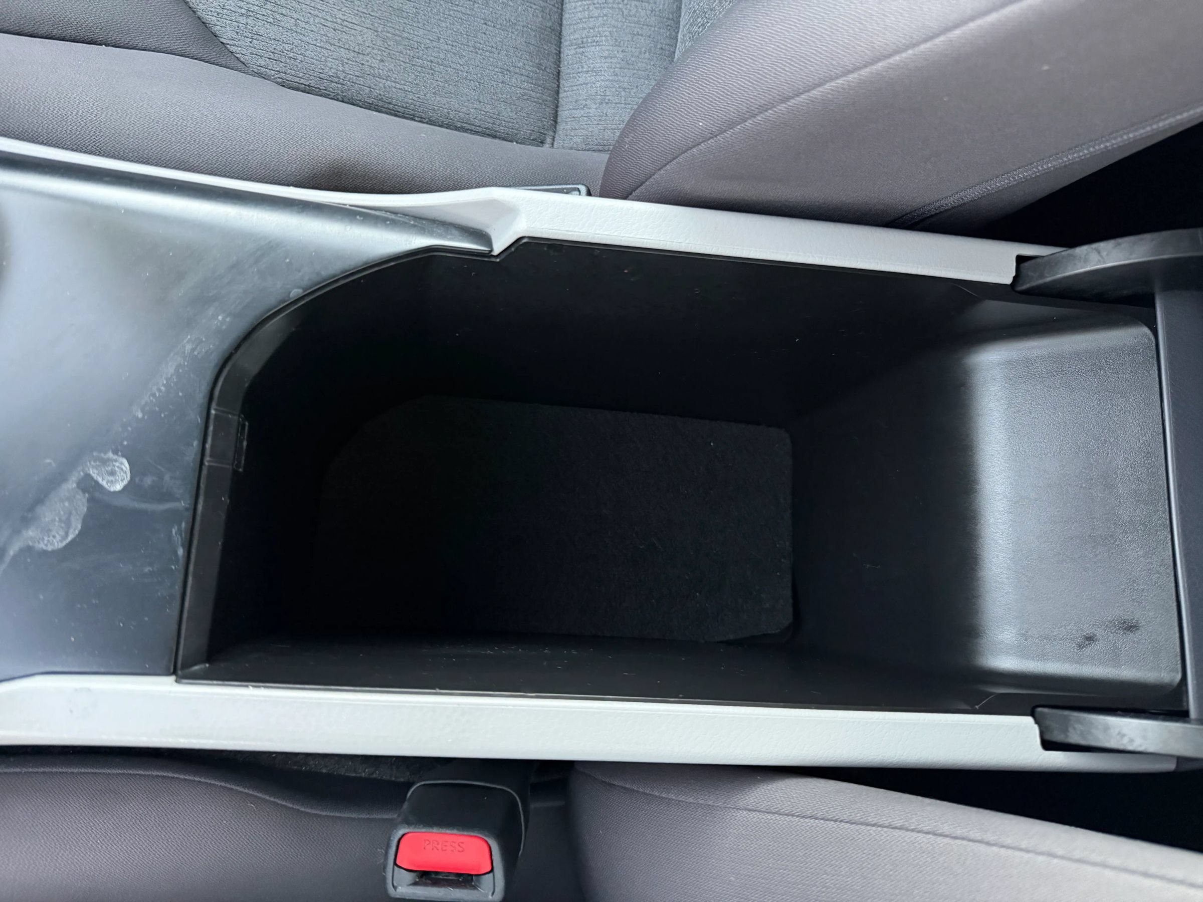 Used 2019 Toyota Camry LE FWD image 30